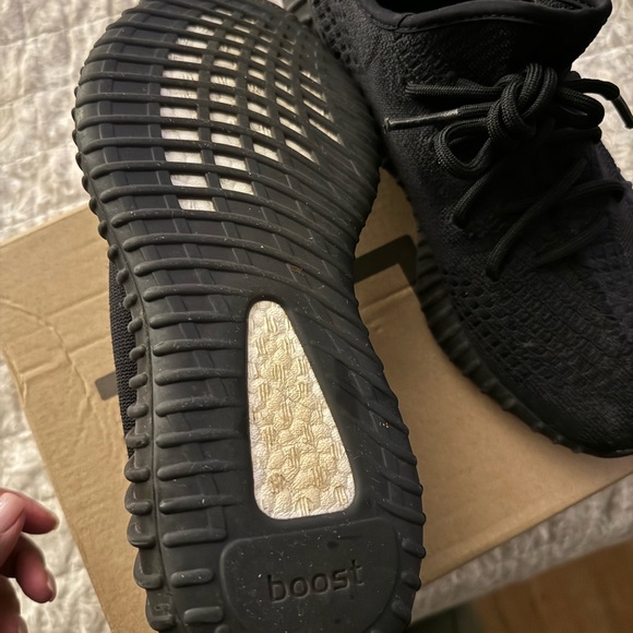 Yeezy sneakers - Picture 3 of 9